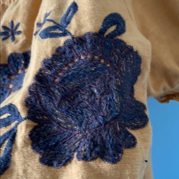 American Eagle off the shoulder top - Picture 3 of 3